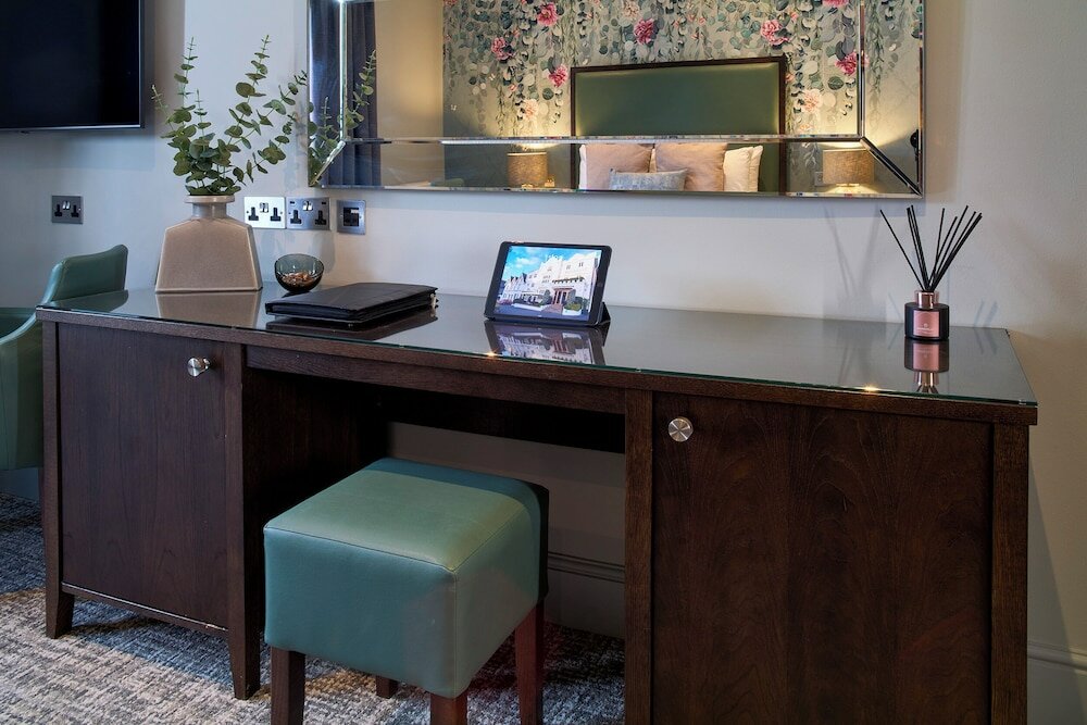 Фото Mandolay Hotel Guildford