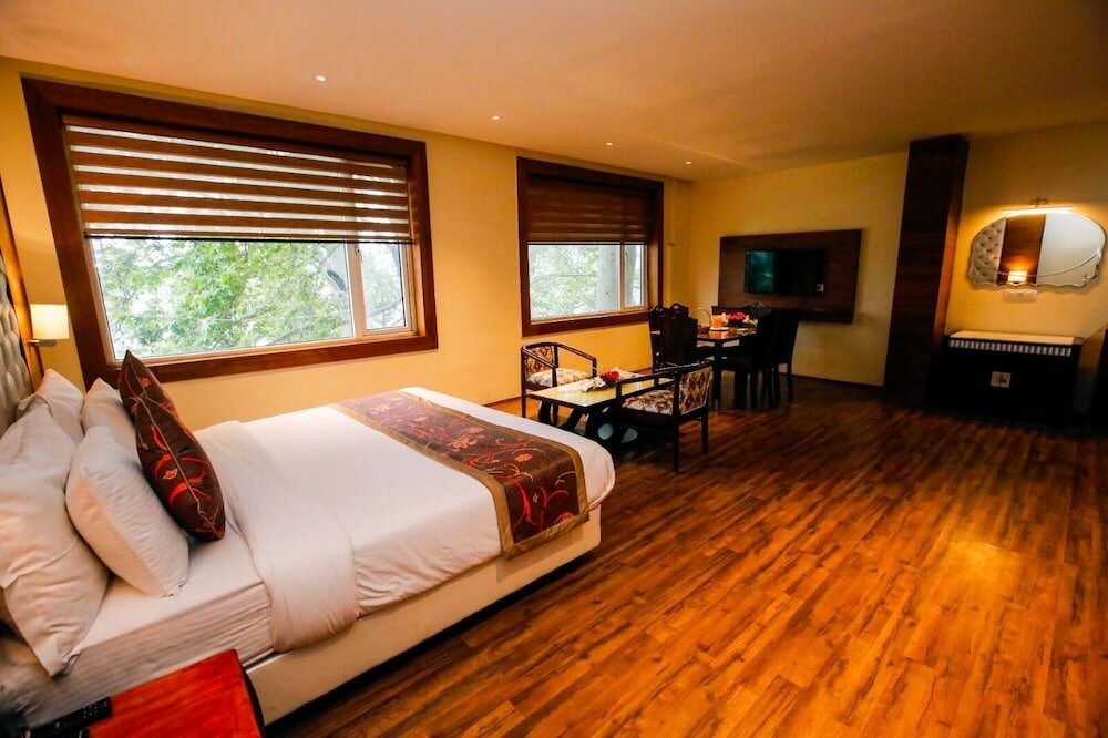 Фото The Residency Hotel