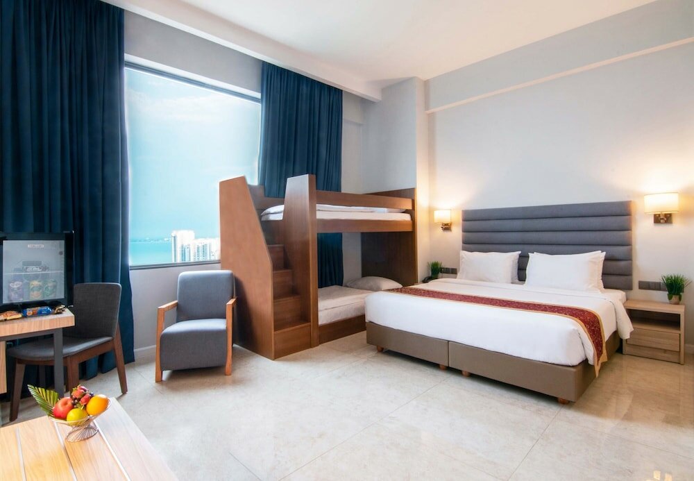 Фото Hompton by the Beach Penang