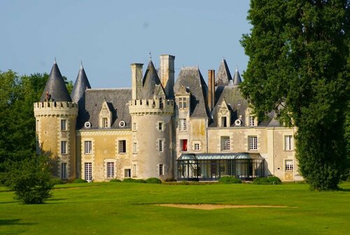 Гостиница Château Golf des Sept Tours в Шиноне