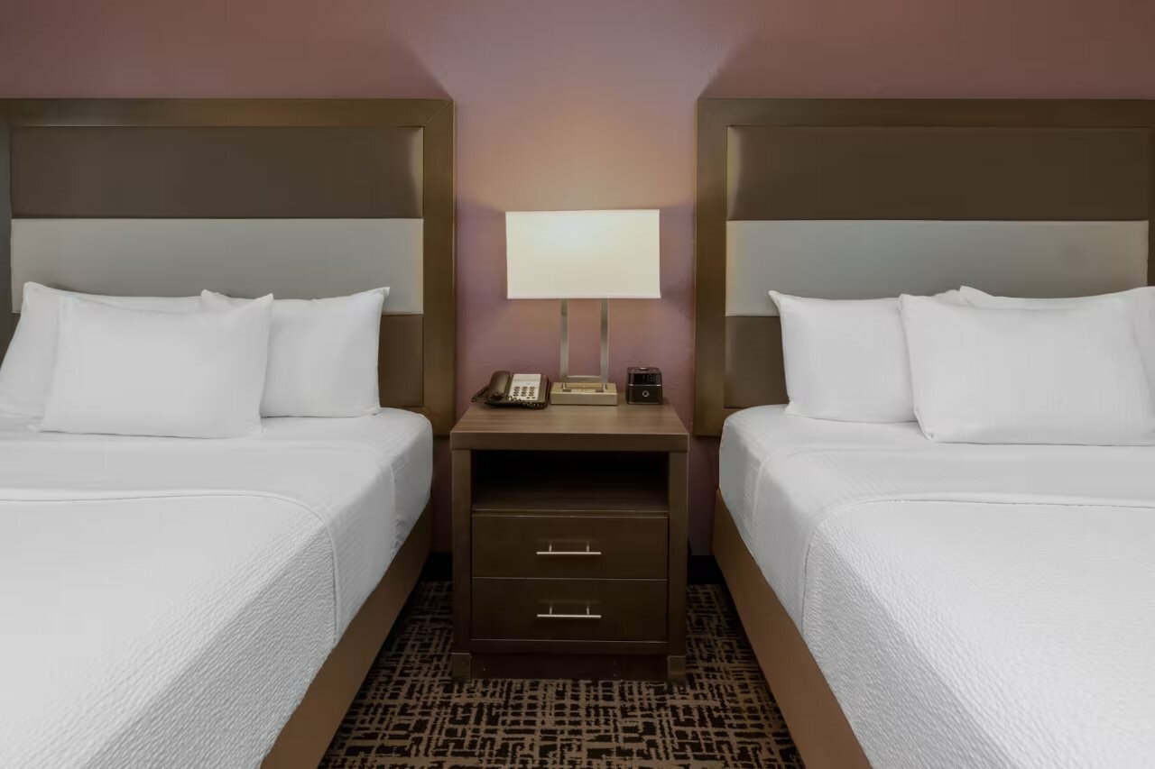 Фото La Quinta Inn & Suites by Wyndham Rockwall