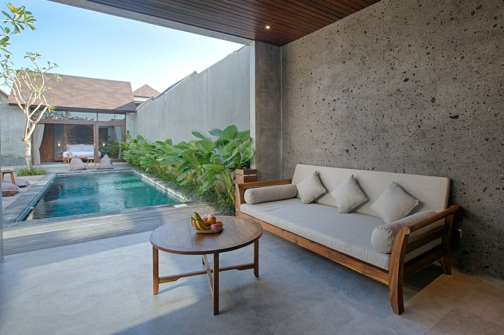 Фото Taman Dharmawangsa Suites