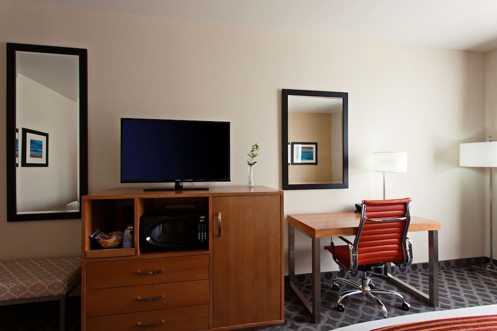 Фото Holiday Inn Express North Hollywood - Burbank Area, an Ihg Hotel