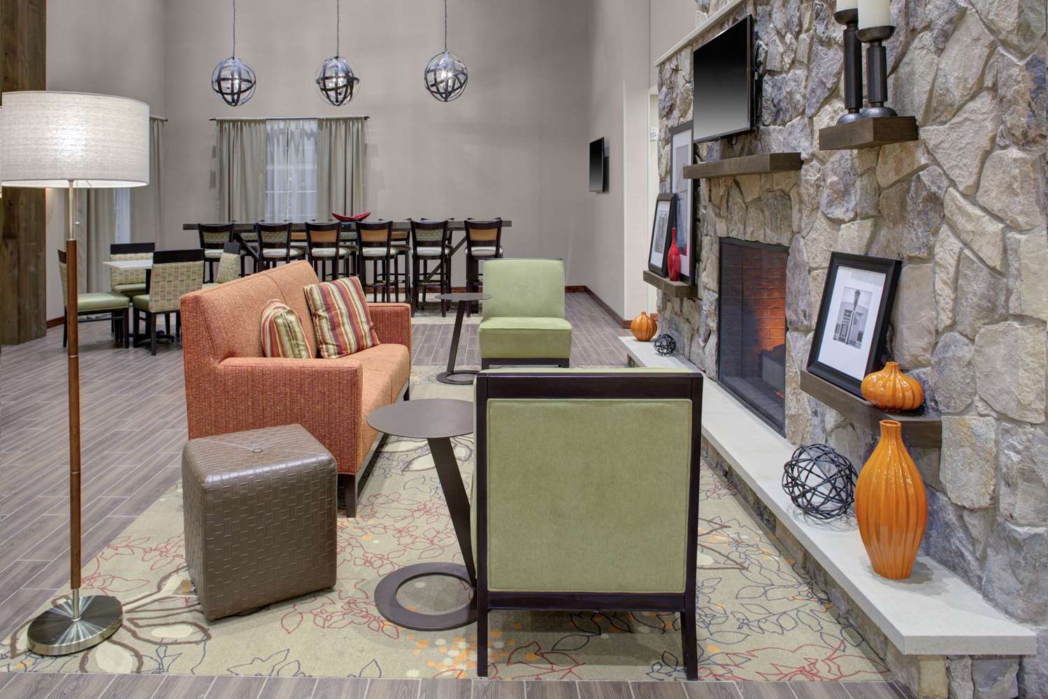 Фото Hampton Inn and Suites Manchester