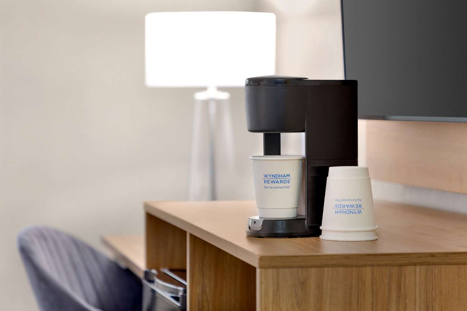 Фото Days Inn by Wyndham Kansas City International Airport