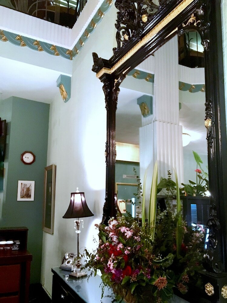 Фото Embassy Hotel