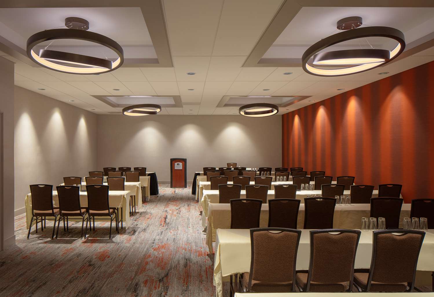 Фото Doubletree by Hilton Sacramento