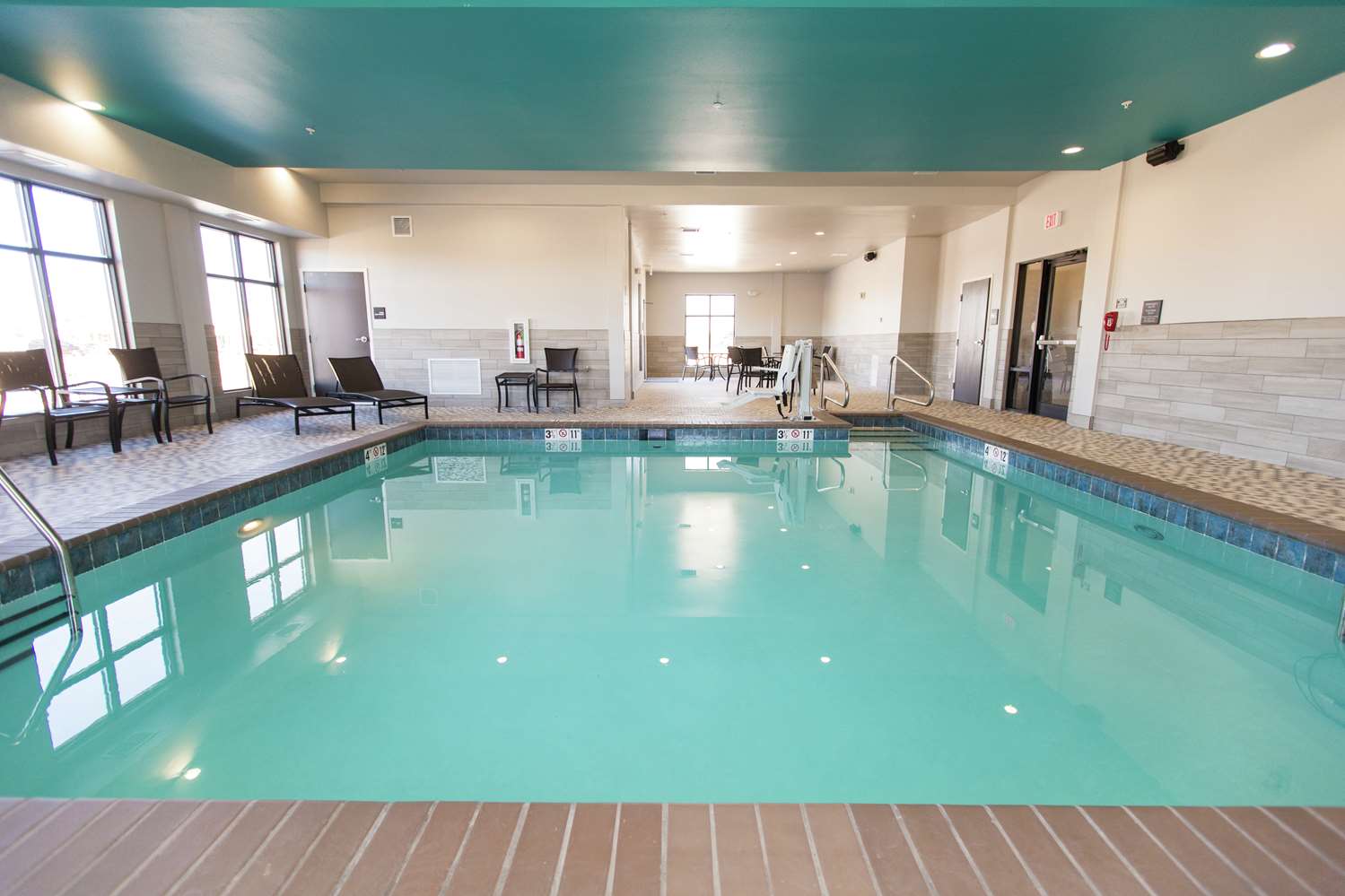 Фото Hampton Inn Mustang