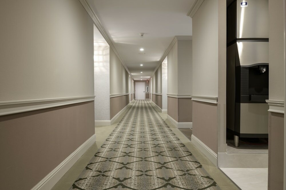 Фото Woodcrest Hotel