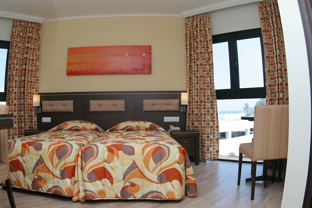 Фото Livadhiotis City Hotel