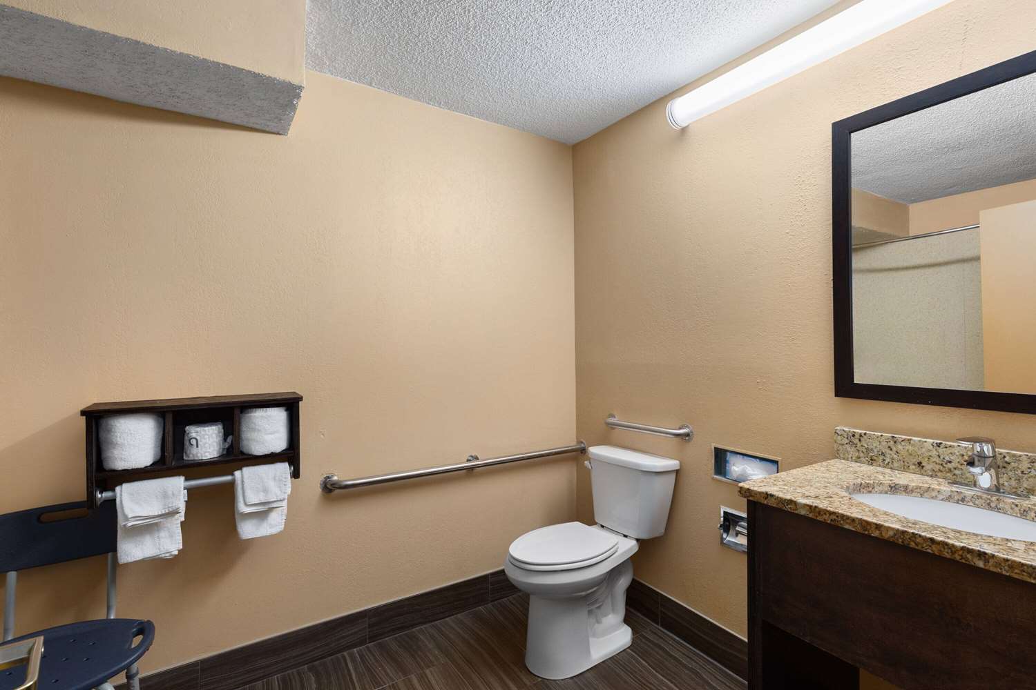 Фото Super 8 by Wyndham Myrtle Beach/Market Common Area