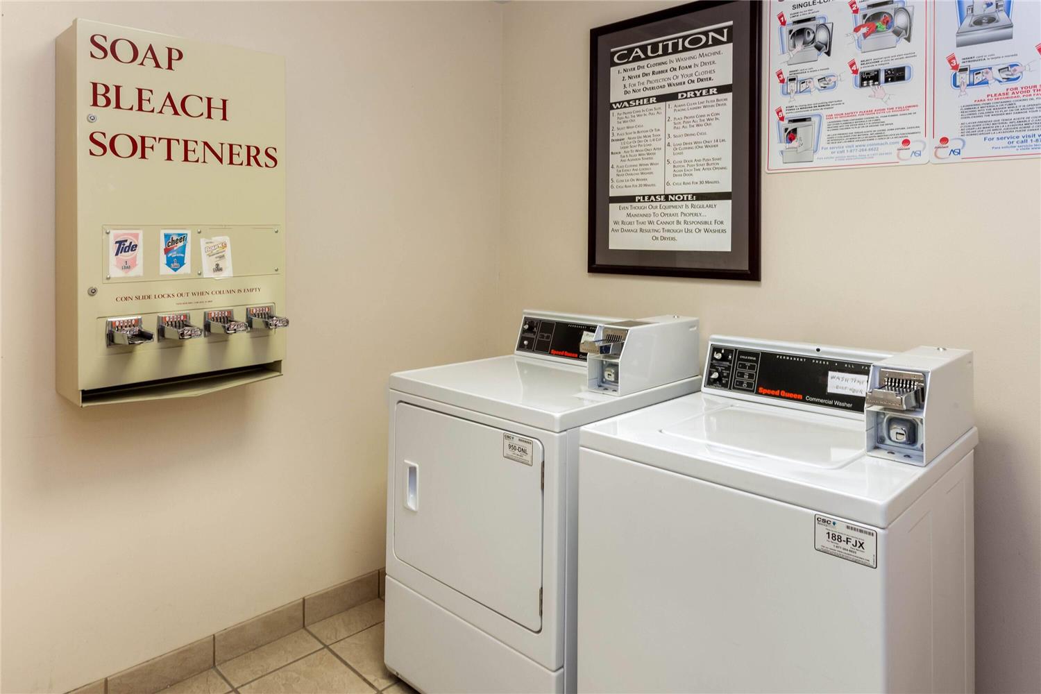 Фото La Quinta Inn & Suites by Wyndham Milwaukee Sw New Berlin