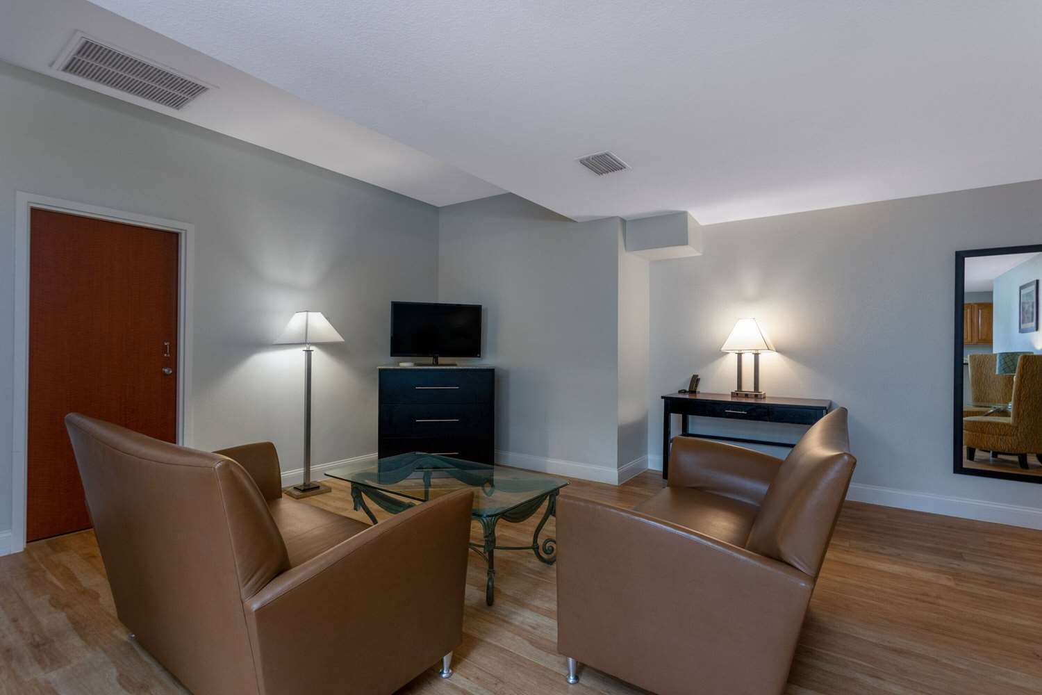 Фото Days Inn & Suites by Wyndham Lakeland