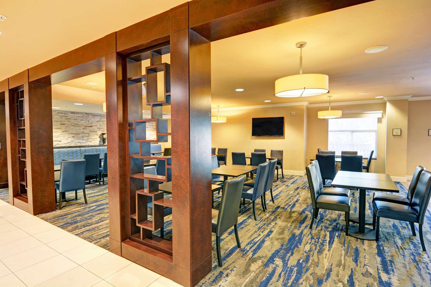 Фото Embassy Suites by Hilton Valencia