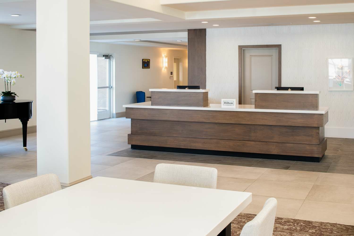 Фото Hilton Garden Inn Fontana