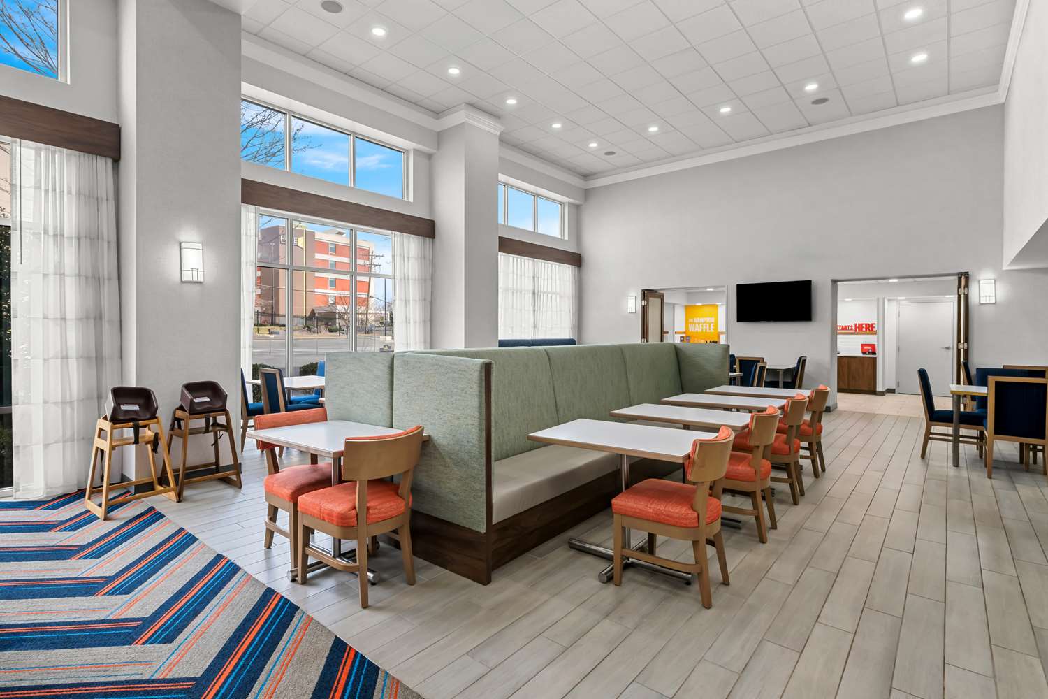 Фото Hampton Inn & Suites Charlotte Airport