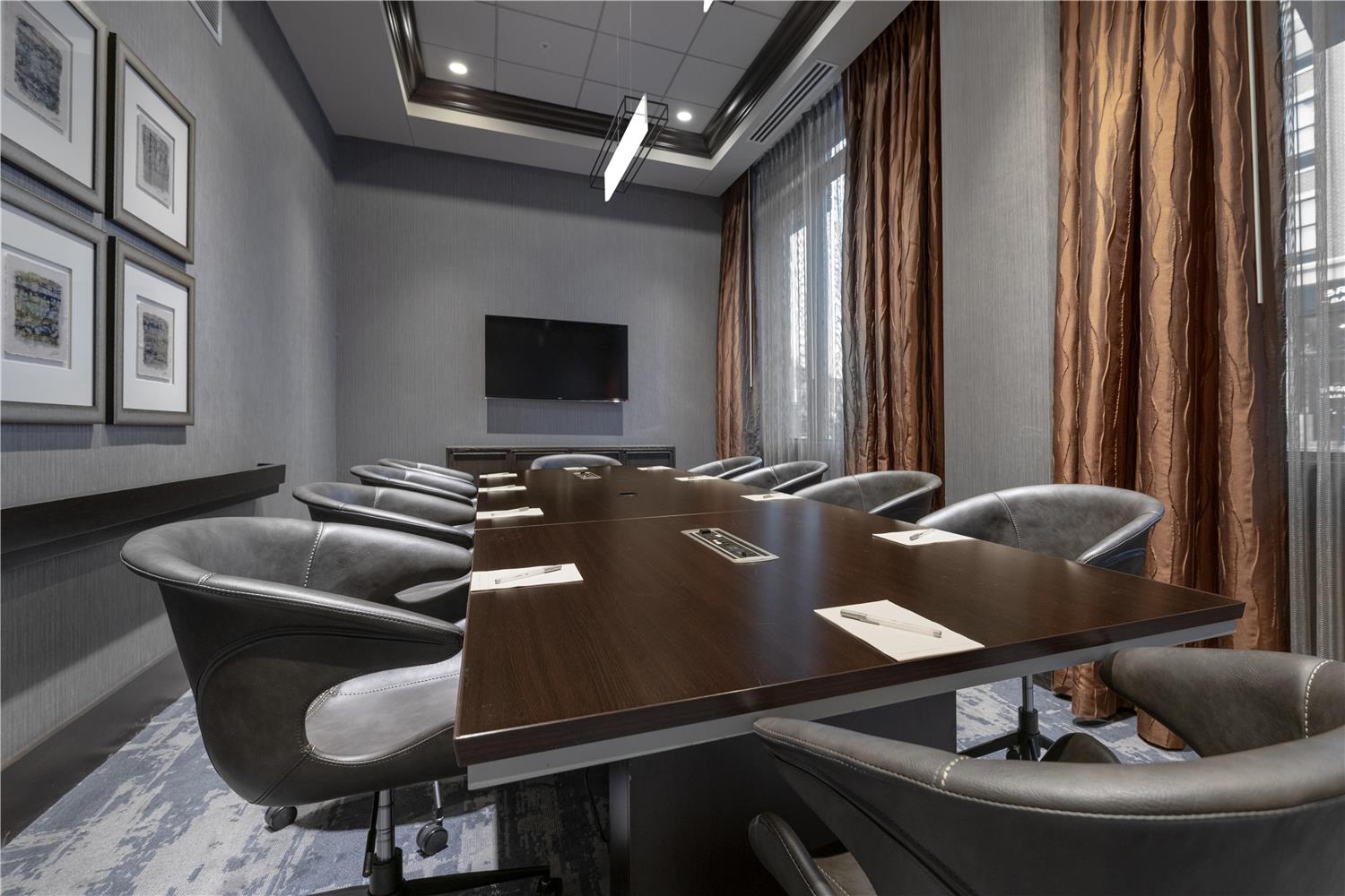 Фото Hampton Inn & Suites Portsmouth Downtown