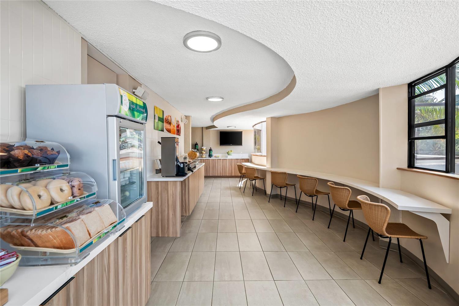 Фото Quality Inn & Suites Hermosa Beach