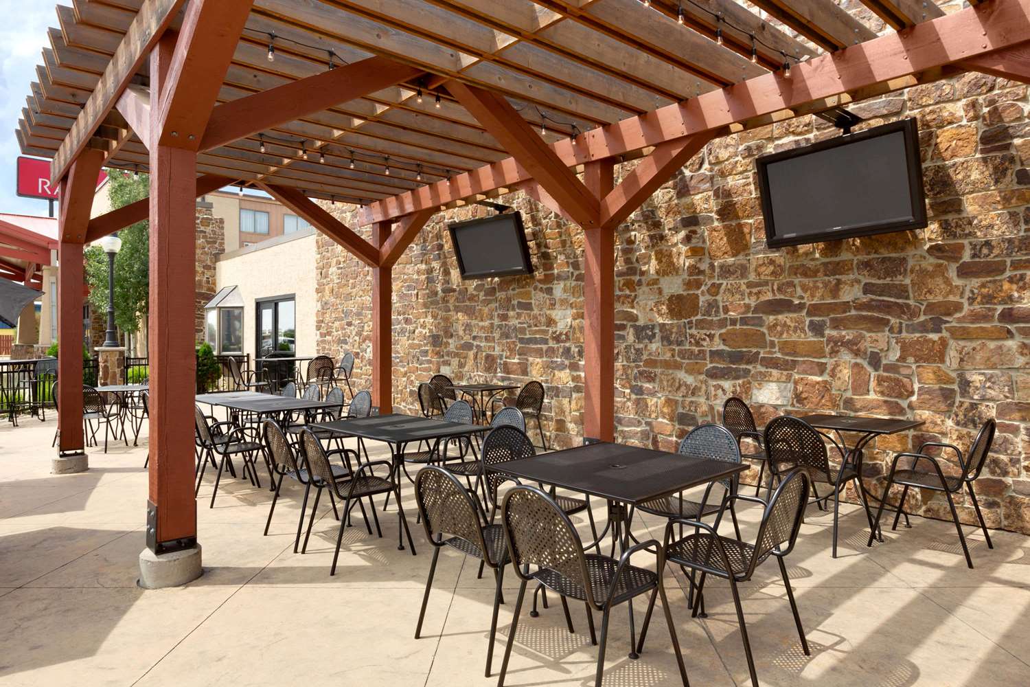 Фото Ramada by Wyndham Fargo