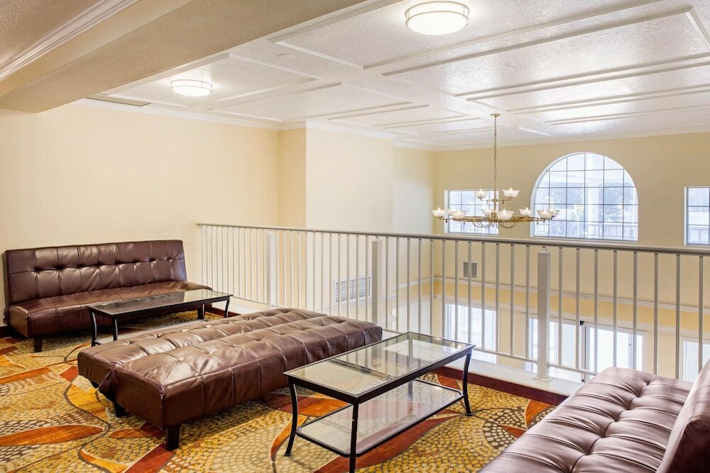 Фото Comfort Inn Mount Shasta Area