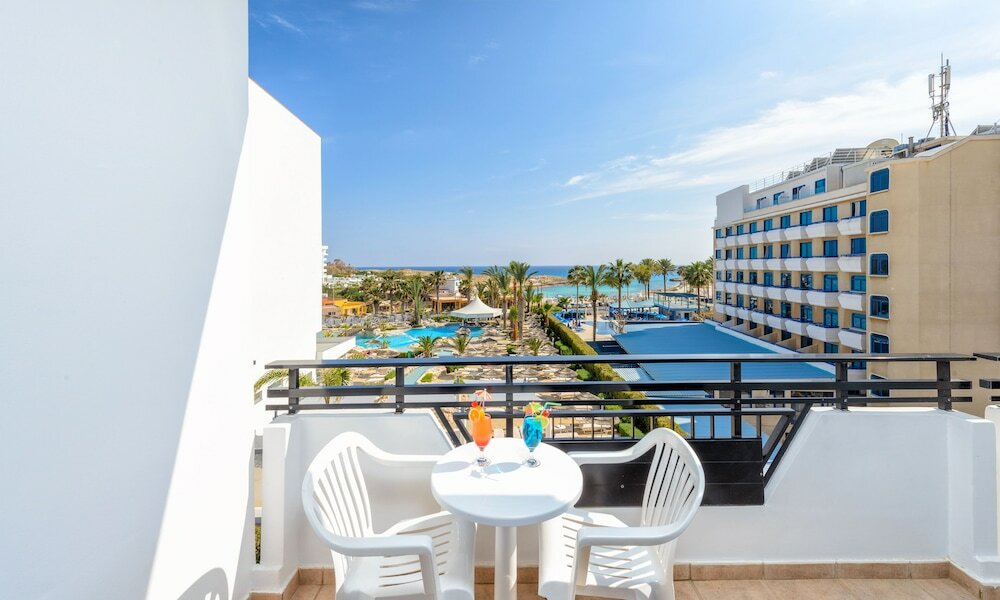 Фото Pavlo Napa Beach Hotel