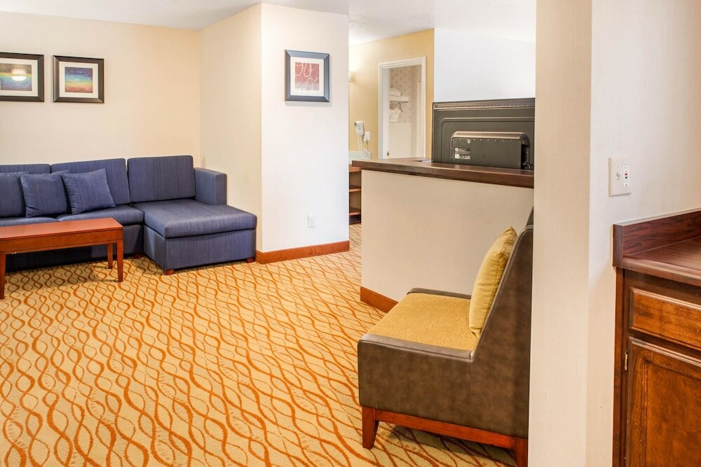 Фото Comfort Inn Mount Shasta Area