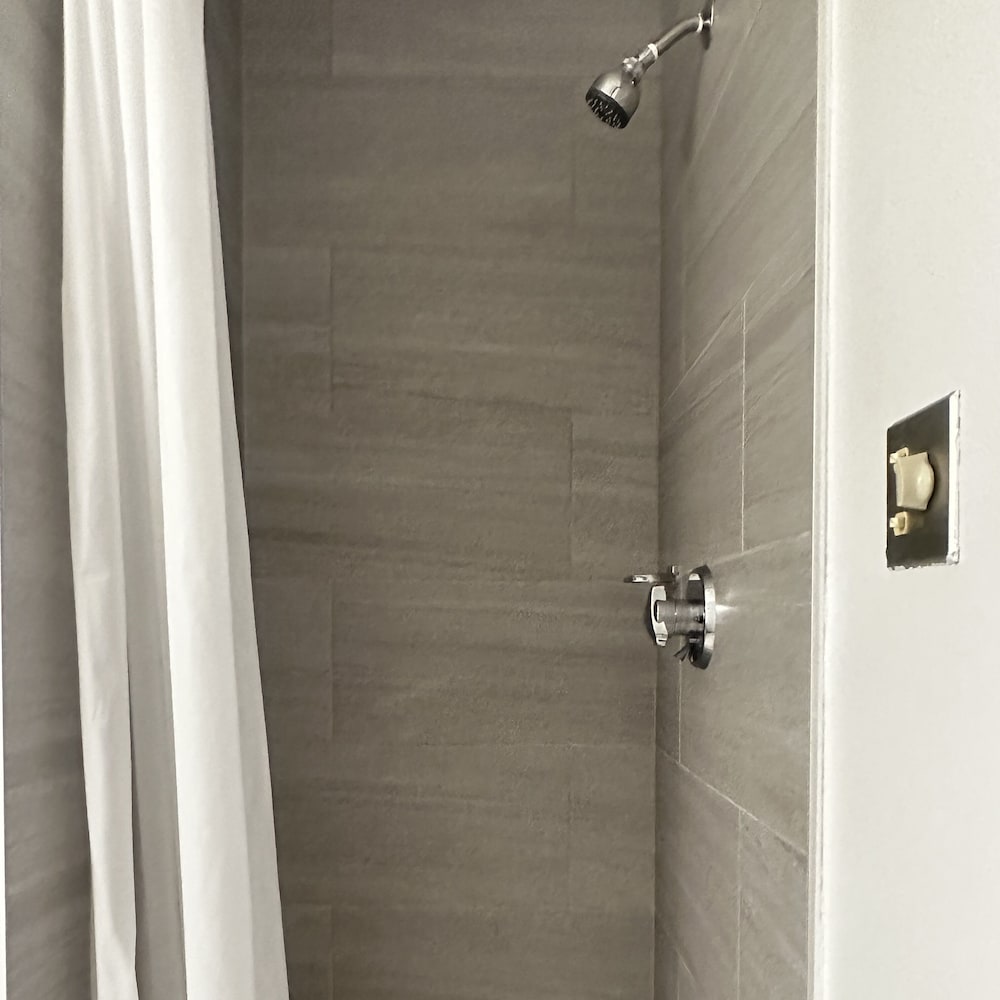 Фото Blue Spruce Motel & Townhouses