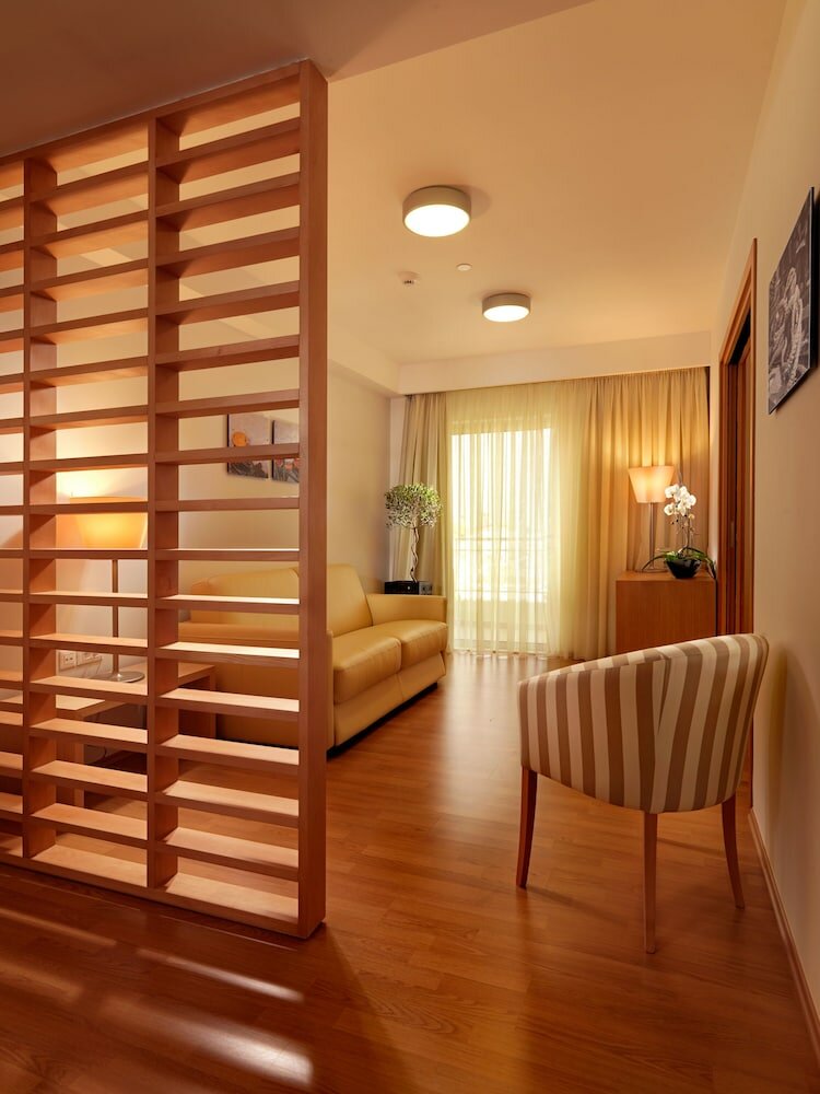 Фото Elefsina Hotel