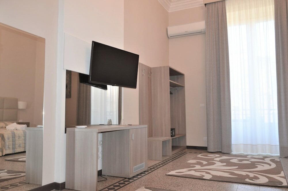 Фото Moonlight Hotel & Suites