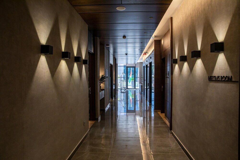 Фото The Compass Hotel