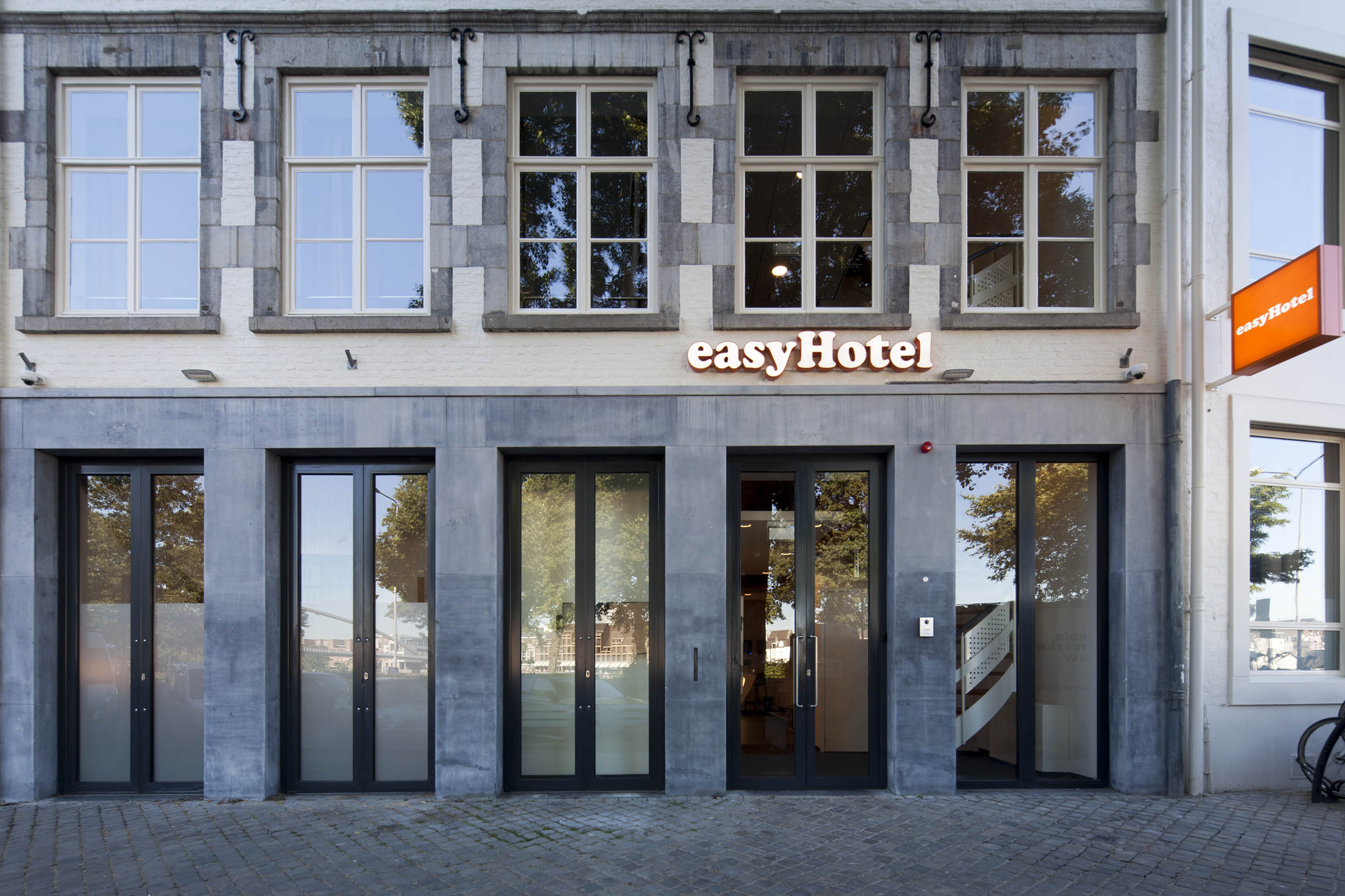 Фото EasyHotel Maastricht City Centre