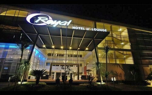 Гостиница Royal Hotel n' Lounge в Джембере