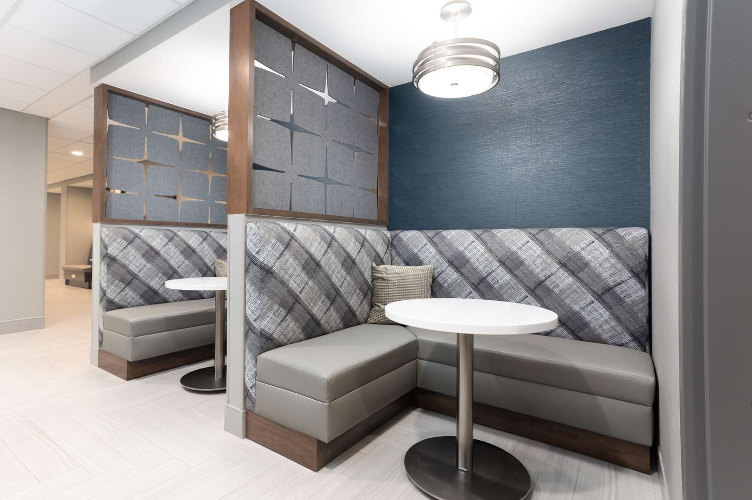 Фото Hampton Inn & Suites Santa Rosa Sonoma Wine Country