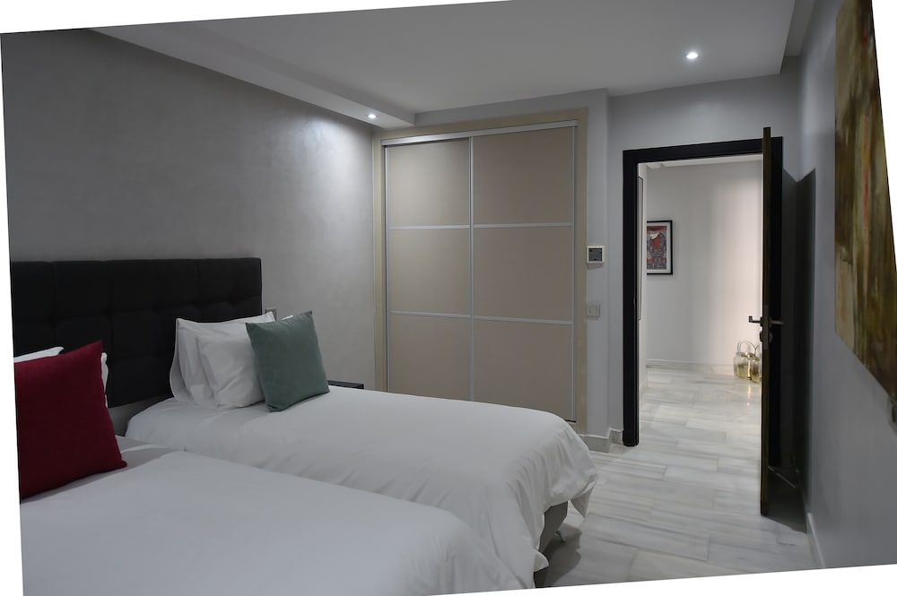 Фото Le Yacht Suites Hotel