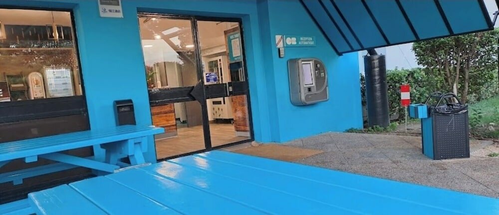 Фото Hotel Kyriad Direct Martigues