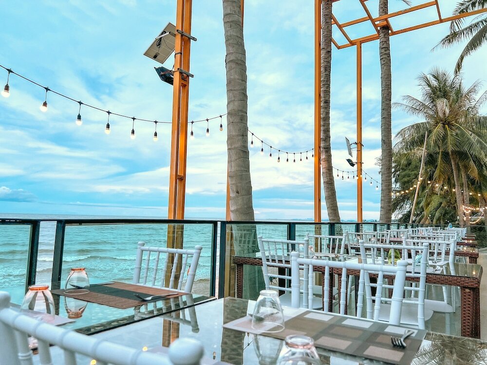 Фото Eco Cozy Beachfront Resort Chaam