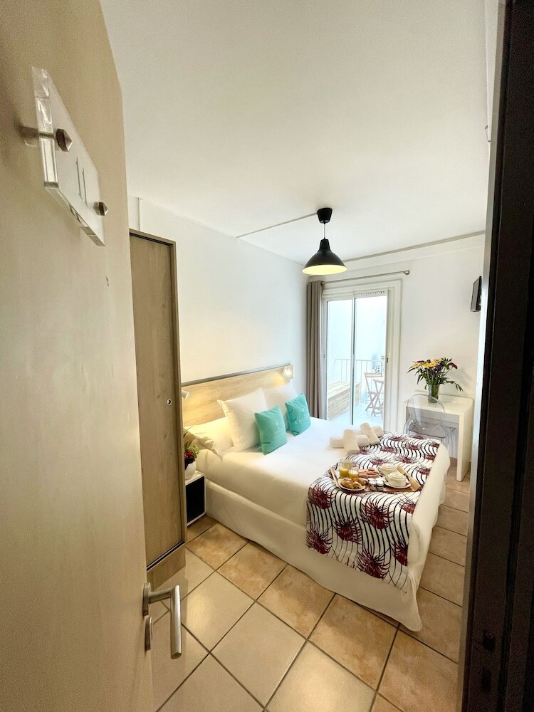 Фото Hotel Des Calanques