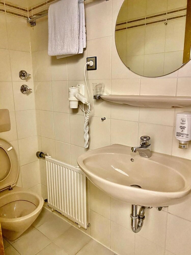 Фото Lilton Hotel Zuffenhausen