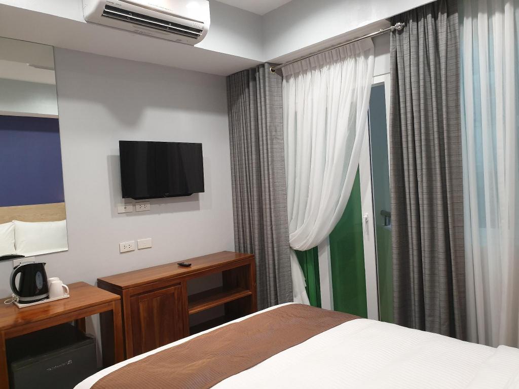 Фото Leez Inn Makati