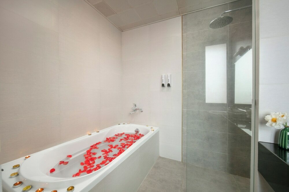 Фото Hb Serviced Apartment - 121b Quan Hoa