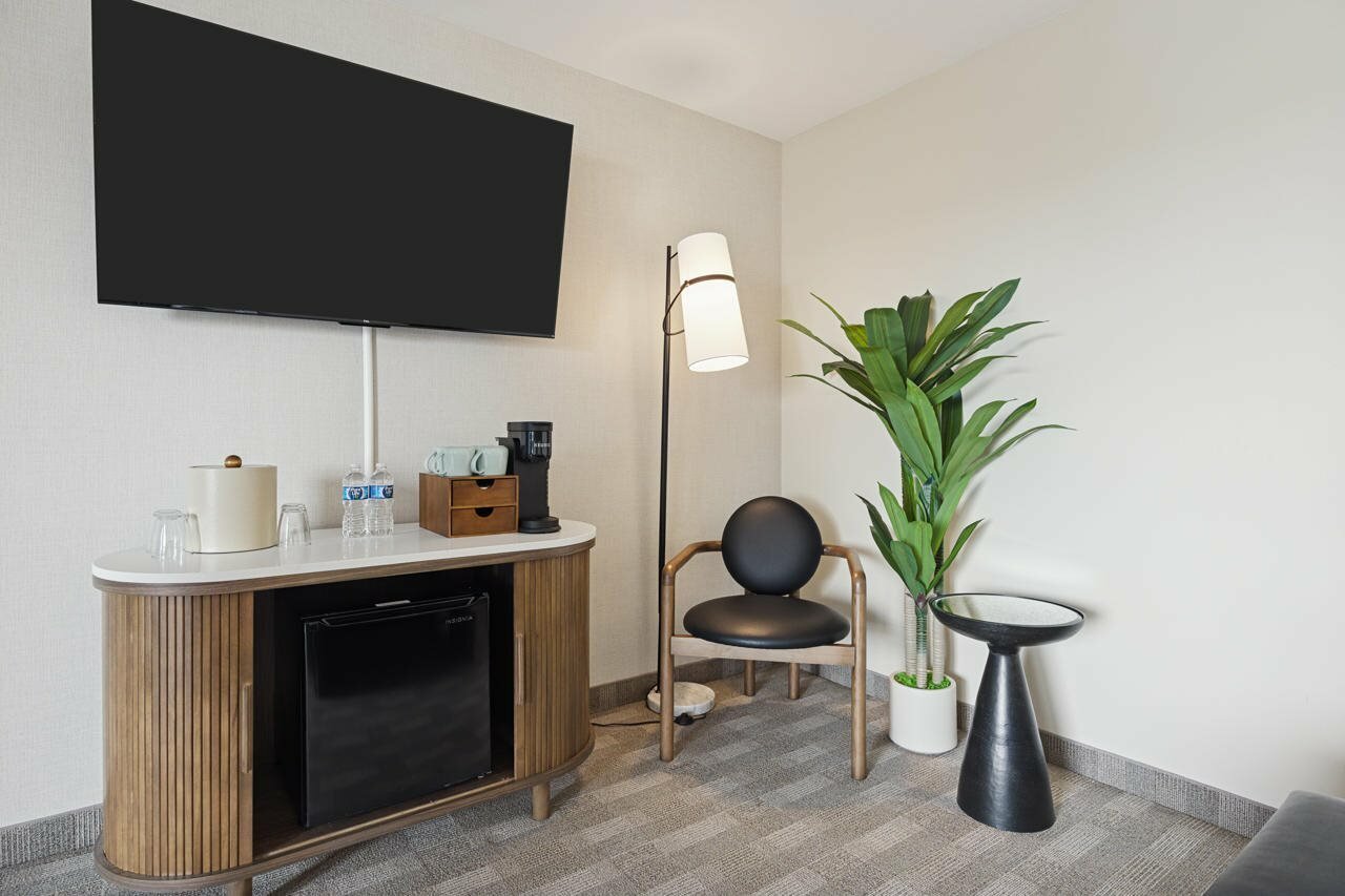 Фото 456 Embarcadero Inn & Suites