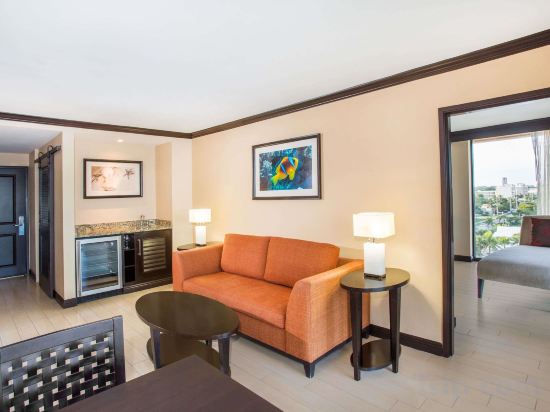 Фото Wyndham Deerfield Beach Resort