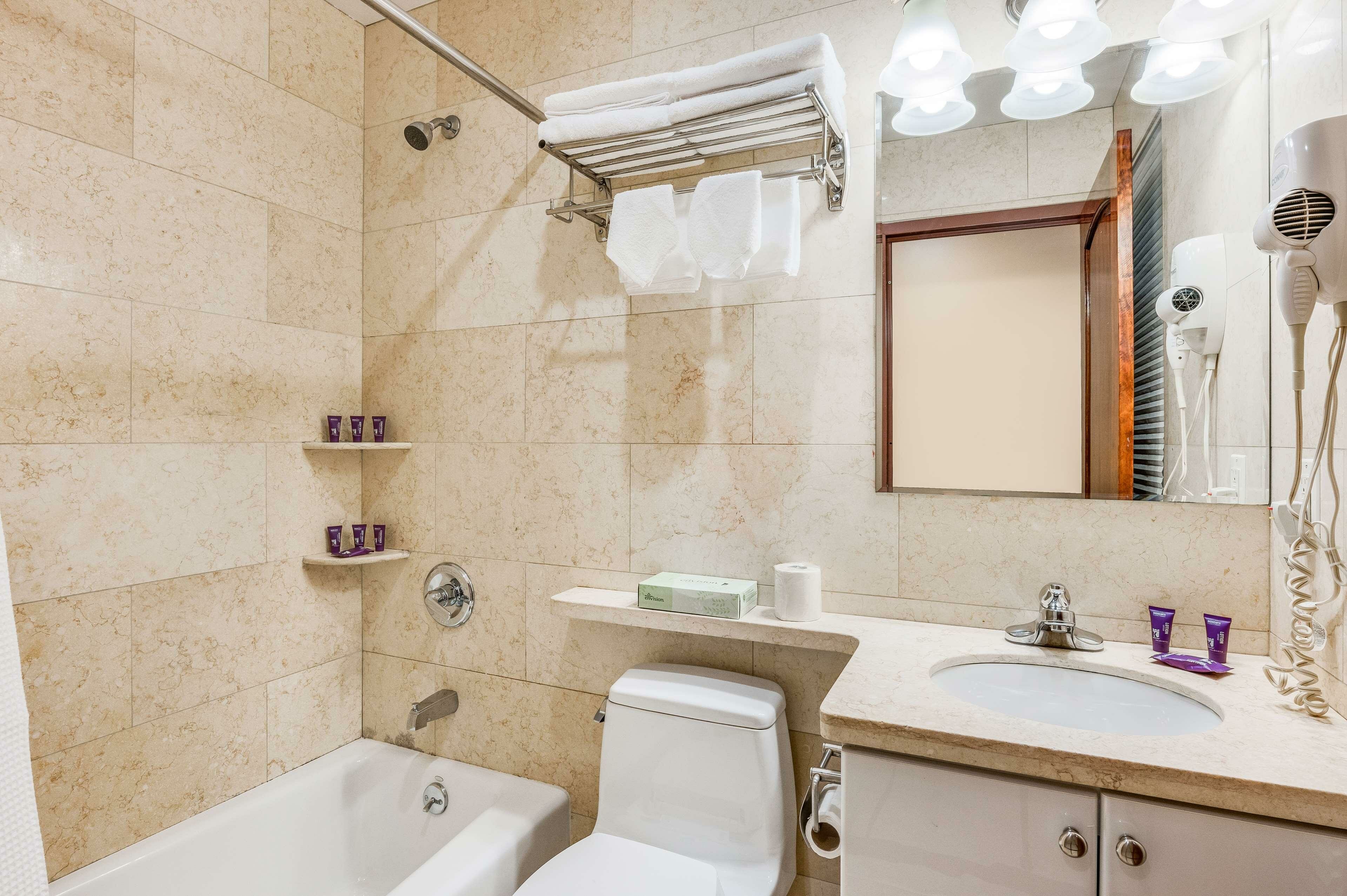 Фото Knights Inn Brooklyn Sunset Park