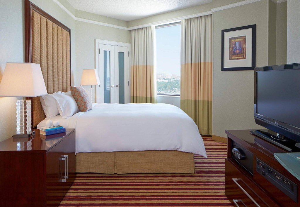 Фото Renaissance Dallas Hotel