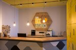 Bee Station Hotel (улица Николая Закревского, 61/2) ، فندق