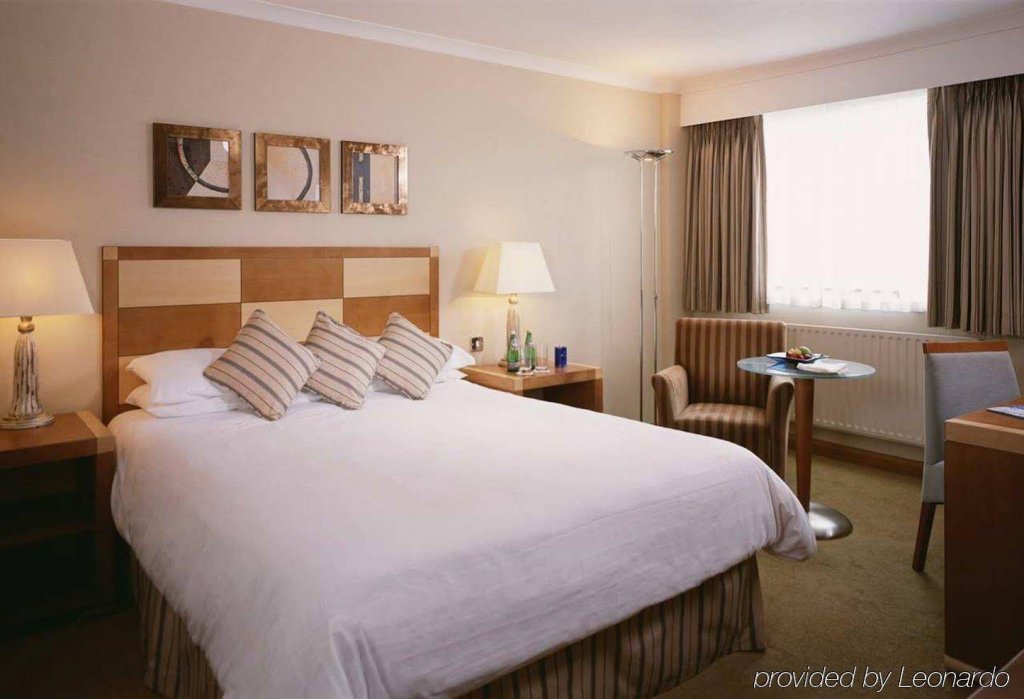 Фото Hilton London Watford