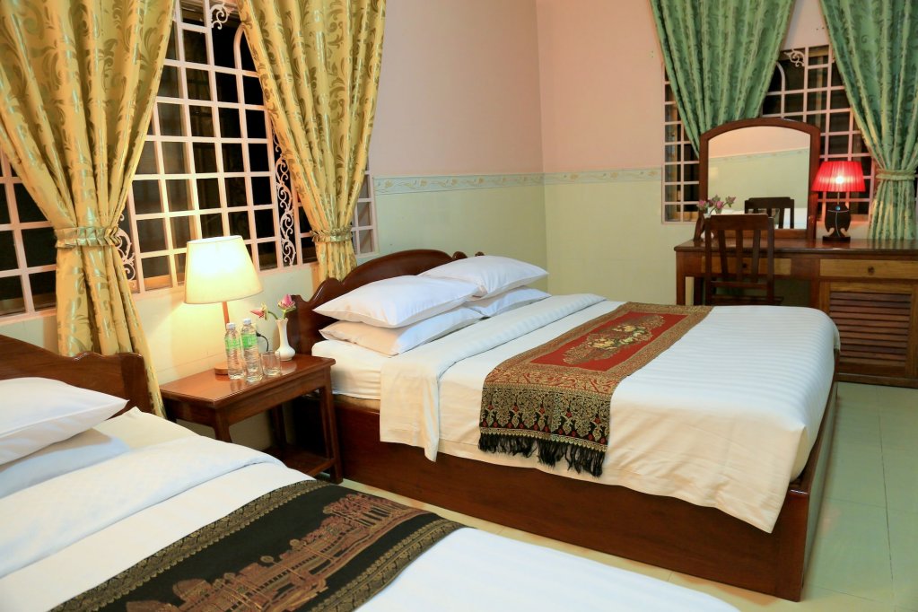 Фото The Golden Square Villa