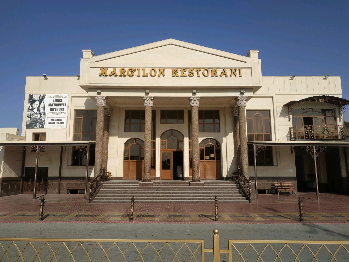 cuckold eri spermani yaladi