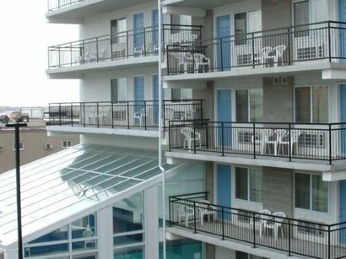 Внешний вид отеля Super 8 by Wyndham Niagara Falls by the Falls в Ниагара-Фолсе, фото 4