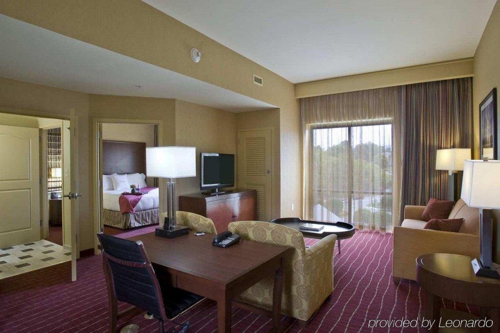 Фото DoubleTree by Hilton Asheville Biltmore